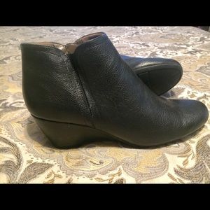 Natural-sole Woman’s Black Booties